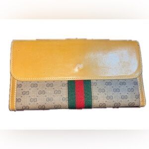 Gucci Ophidia collectionsignature GG Supreme canvas iconic red/green Web stripe